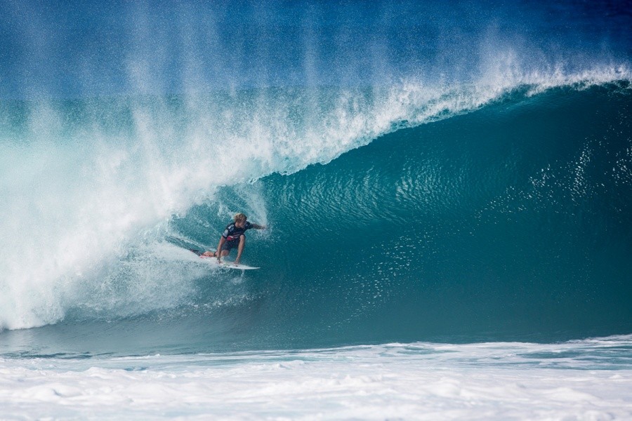 Surf- Billabong Pipe Master. Slater remporte le Pipe, Fanning est champion du monde, une deuxième victoire pour John John Florence sur la Triple Crown.