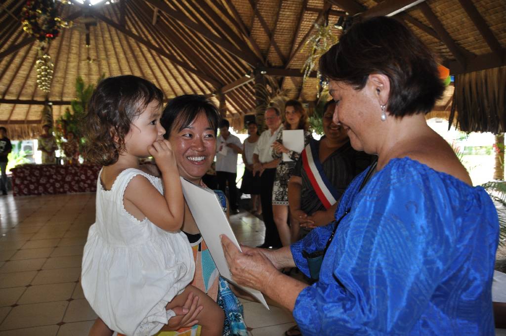 Rencontre entre ces nouveaux citoyens, dont la majorité réside sur le territoire depuis quelques temps déjà. Crédit photo : Service de la communication du Haut-Commissariat