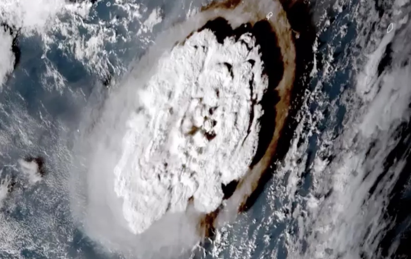 Alerte au tsunami dans le Pacifique après l'éruption d'un volcan aux Tonga