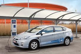 Les ventes de véhicules électriques et hybrides ont bondi en France en 2013
