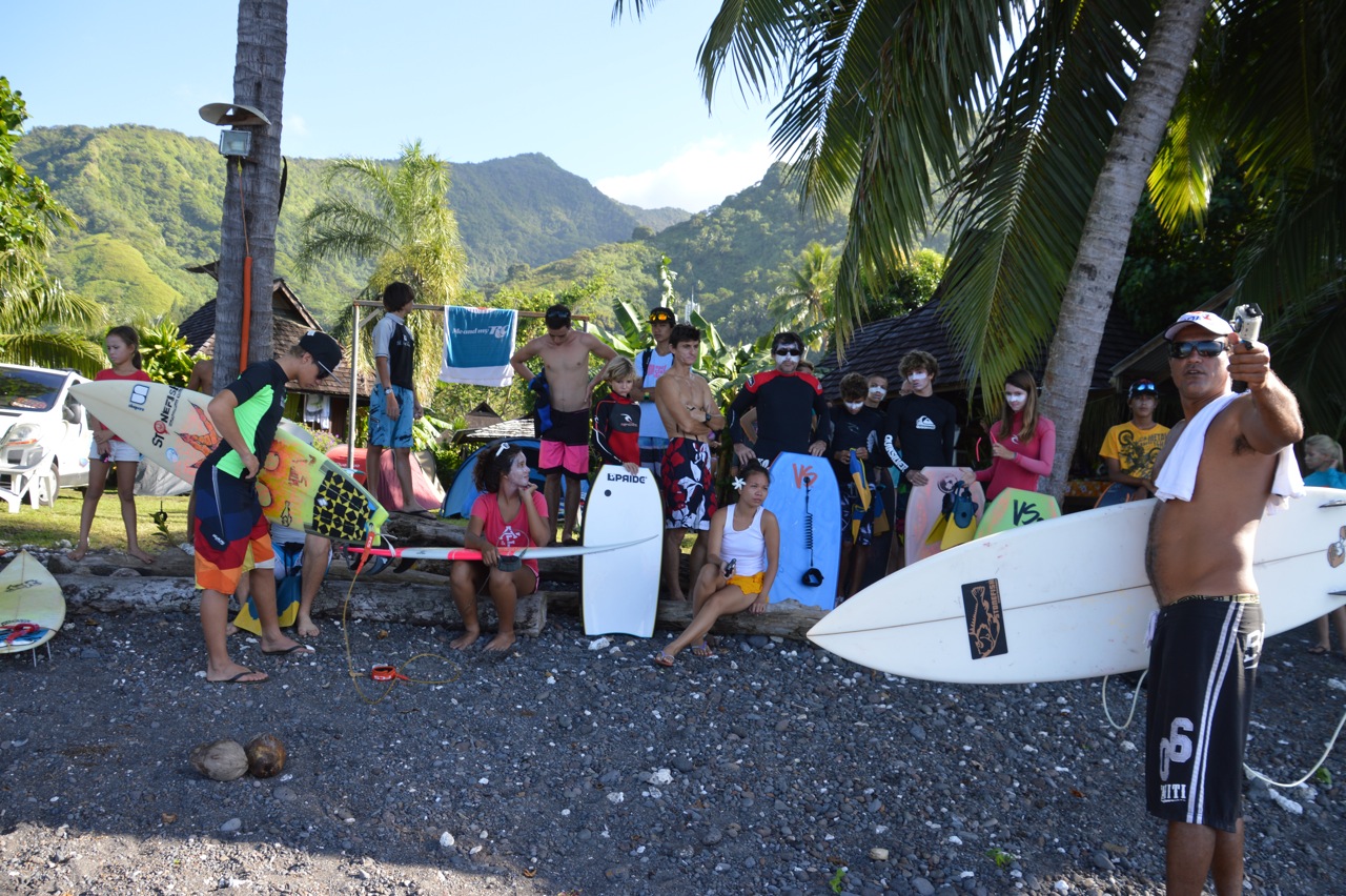 Bonne fin d'année pour le TAMA HE'E Surf Club à Teahupoo pour les jeunes