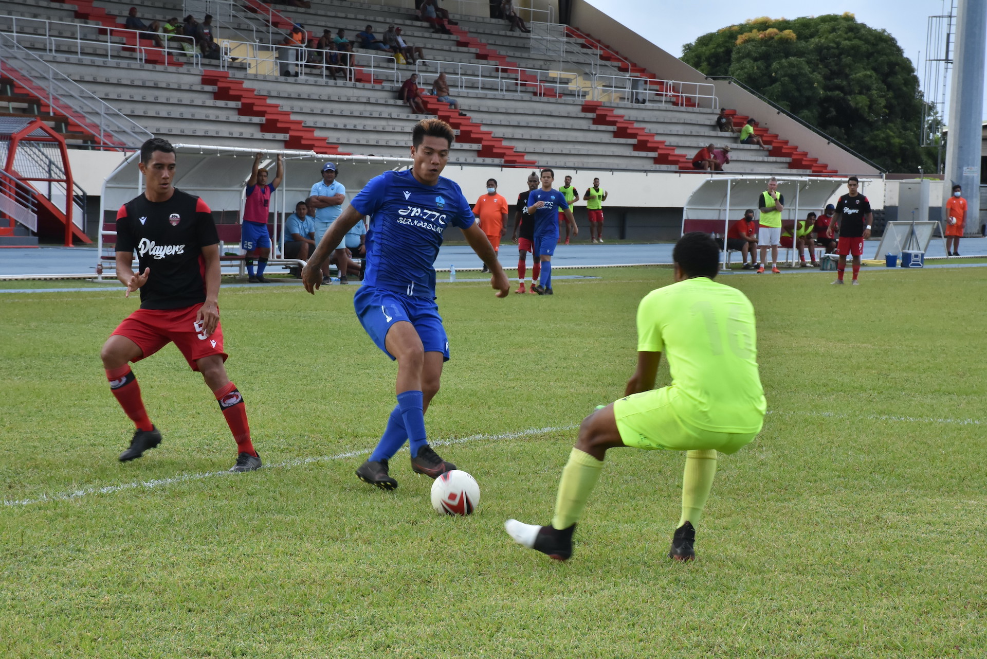 Menés 2-0 après une demi-heure de jeu, les joueurs de Pueu ont renversé la vapeur grâce notamment à deux buts sur pénalty.