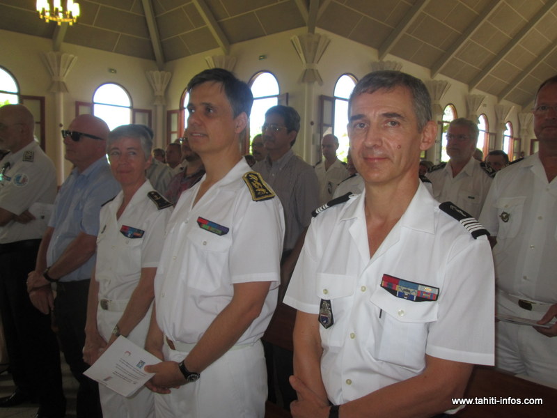 Les plus hautes autorités de l'Etat étaient présentes pour fêter la sainte patronne des gendarmes, Sainte Geneviève. Au premier plan, le colonel Pierre Caudrelier, aux côtés du Haut-commissaire Lionel Beffre, du contre-amiral Anne Cullère et du procureur de la république José Thorel.