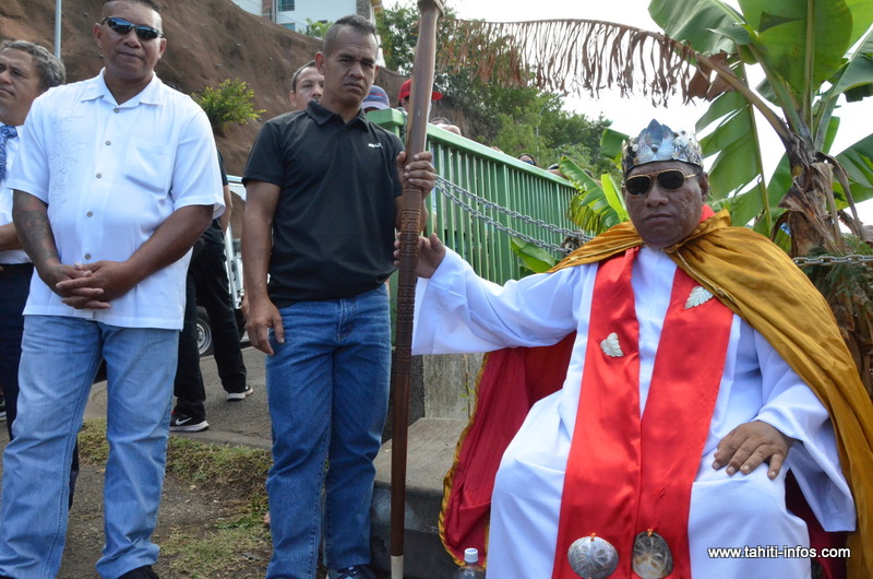 Le roi Pakumotu à Outumaoro le 17 octobre 2013.