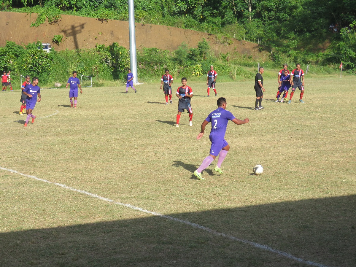 Les joueurs de Tiare Hinano, en mauve, ont confirmé leur statut de leader à Moorea en étrillant Temanava.