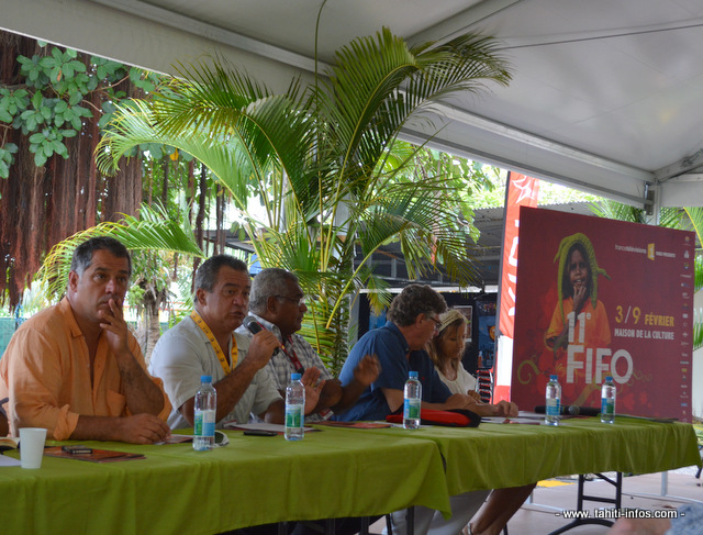 Luc Jacquet, le président du jury du Fifo 2014 avec Heremoana Maamaatuaiahutapu, vice-président du Fifo; Wallès Kotra, président ce lundi matin à la Maison de la culture de Papeete.