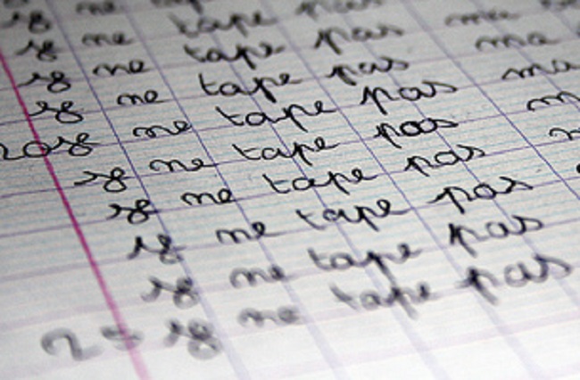 Elle retrouve sa fille après dix ans de séparation et la rosse sévèrement