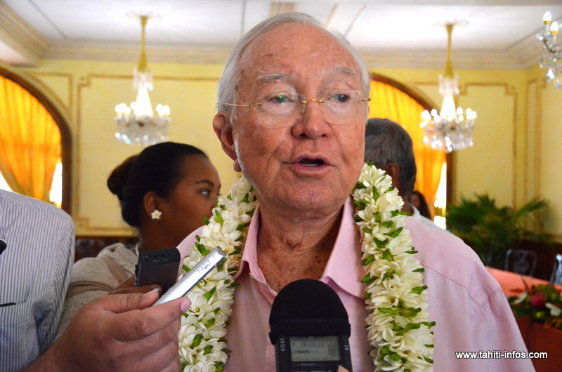 Flosse accuse les banques locales de "vol autorisé"