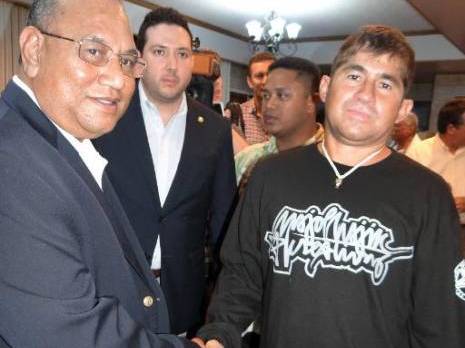 Le naufragé du Pacifique a quitté les îles Marshall à bord d'un avion (