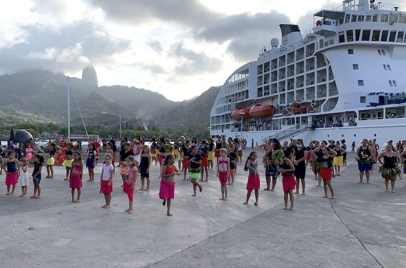 Un tāmūrē marathon est organisé dans les escales des miss à Nuku Hiva, Ua Pou et Hiva Oa en collaboration les écoles de danse de chaque île et la  meilleure danseuse au Heiva i Tahiti 2019, Matatini Mou.