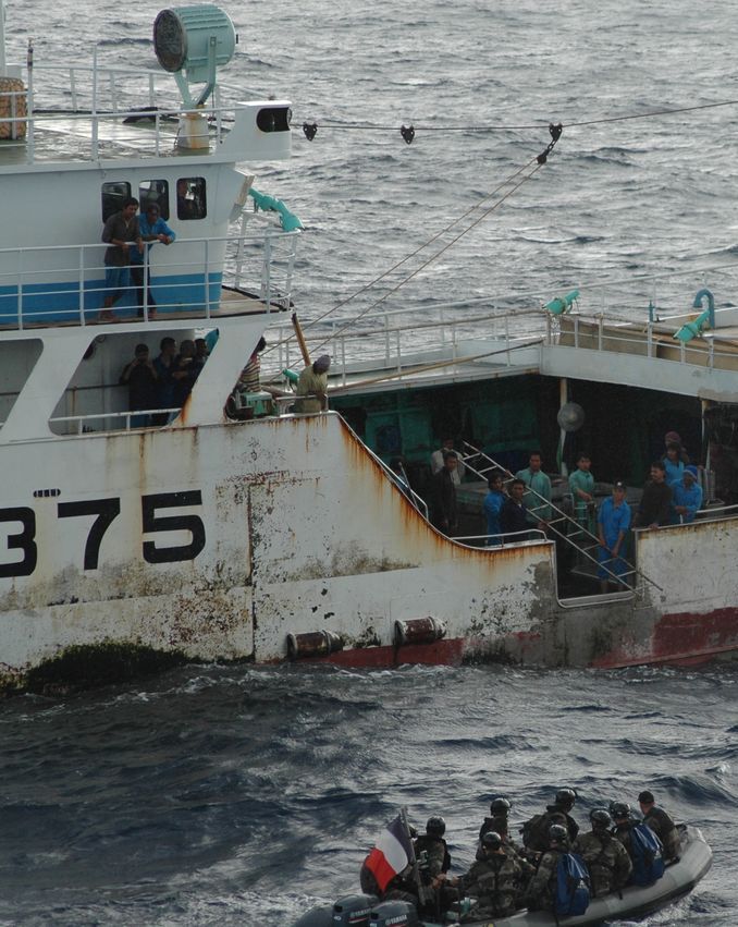La frégate Prairial contrôle neuf navires de pêche étrangers