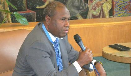 S.E. Monsieur l'Ambassadeur Moses MOSE KOUNI, représentant permanent des Îles Salomon auprès de l'ONU à Genève.