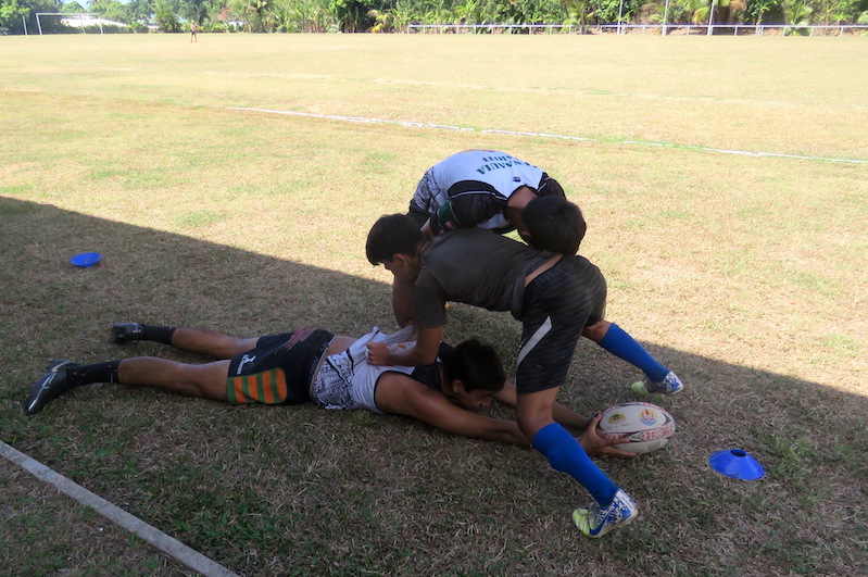 45 jeunes rugbymen formés par le Stade toulousain à Moorea