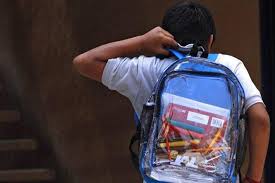 Argentine: face à la violence, cartables transparents au collège de Montecarlo