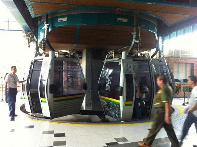 Une gare du Métrocâble de Medellin.