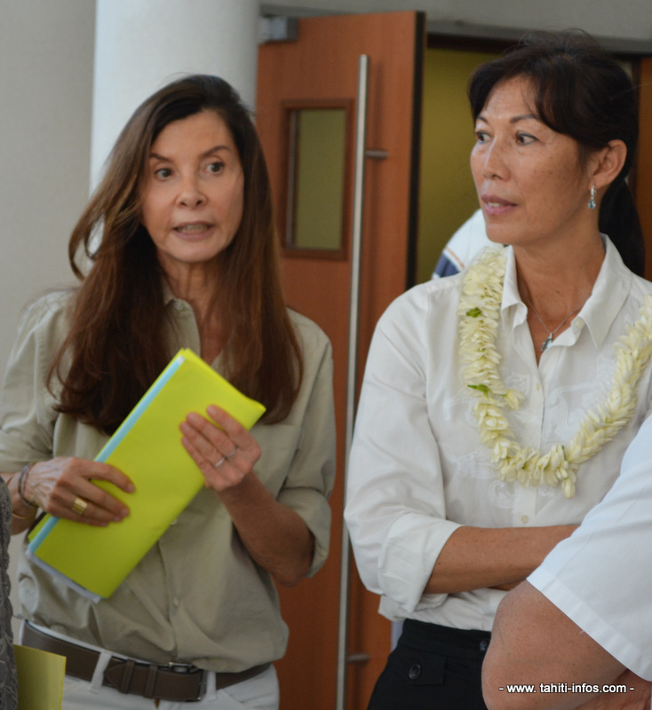 Geneviève Cazes (à gauche) avec Béatrice Chansin, la ministre de la santé en septembre 2013 au CHPF.