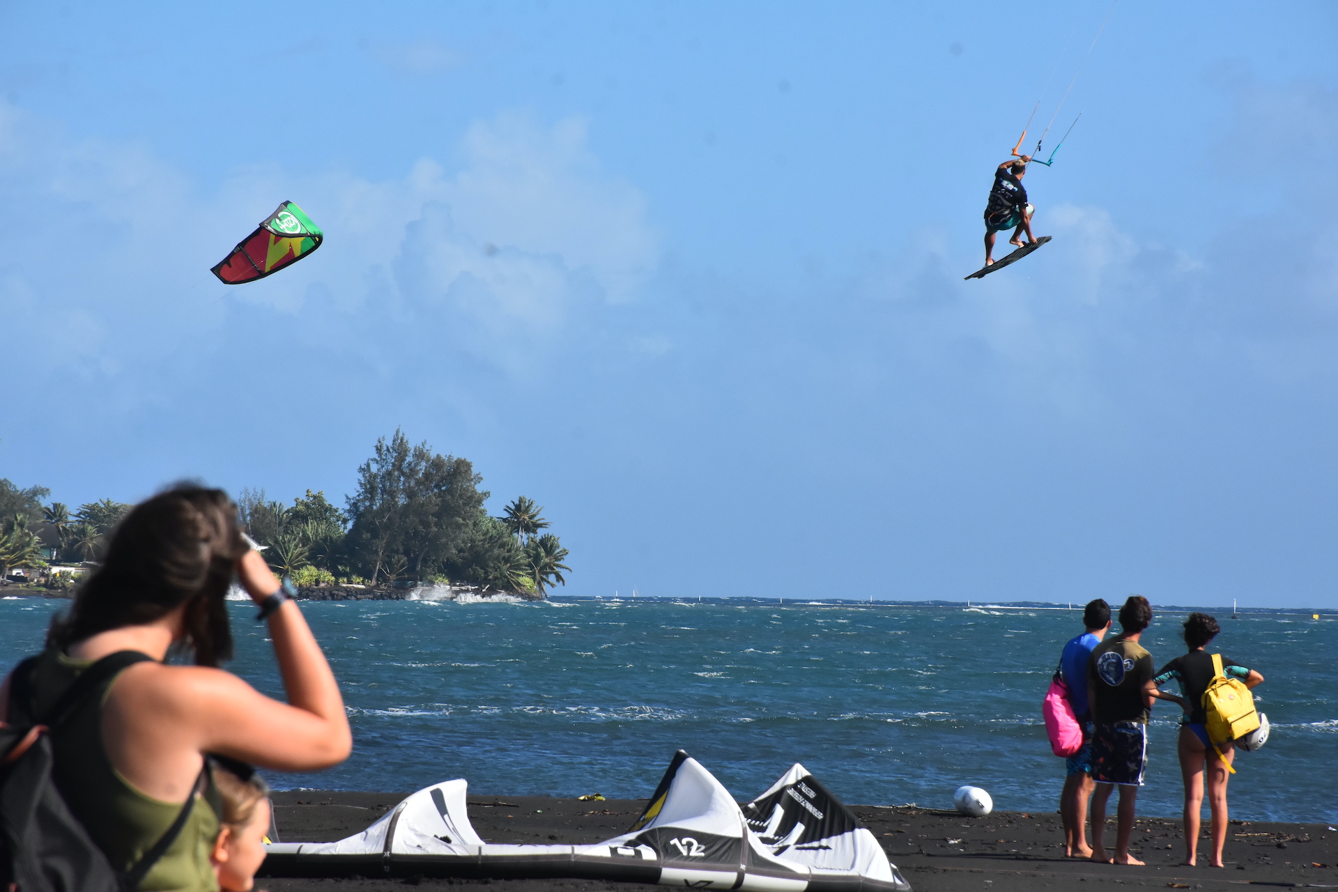 La première édition de la Tahiti Big Air Contest avait rassemblé 25 riders. Un vent oscillant entre 20 et 25 nœuds (35 et 45 km/h) avait alors permis aux athlètes d'offrir une compétition spectaculaire sur la plage de Hitimahana, à Mahina.