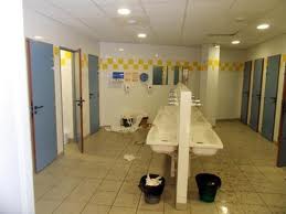 Sale ambiance dans les toilettes d'un tiers des collèges et lycées