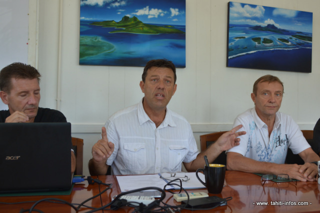 Christophe Plée, président de la CGPME au centre avec à sa gauche, Eric Marret, président du syndicat des bars et dancings. Charles Beaumont, président du syndicat des restaurateurs était également présent à cette conférence de presse.
