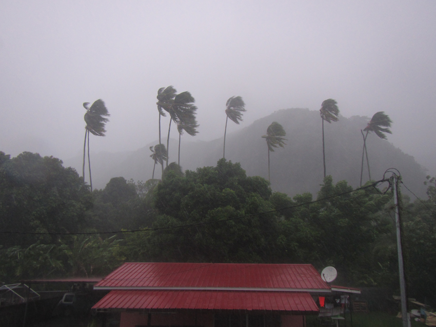 Alerte météo orange sur les îles de la Société : la plus grande prudence  est recommandée