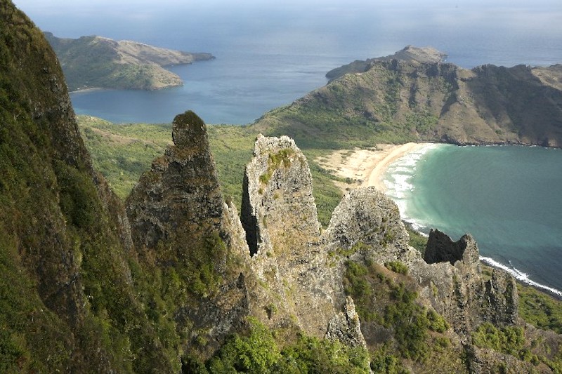 La baie de Haatuatua au nord de Nuku Hiva, l'un des sites marquisiens retenus pour être incrits au patrimoine de l'Unesco.