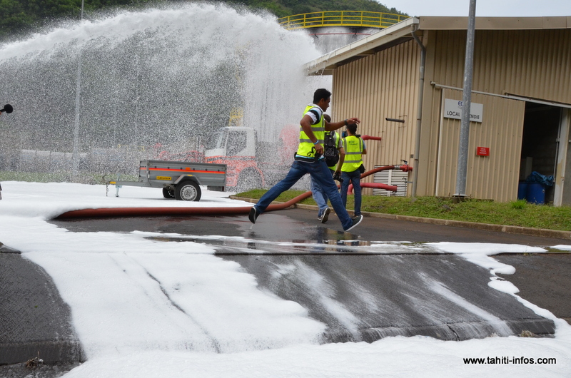 "Incendie du stock de carburant de la centrale EDT de Punaruu" (exercice de sécurité)