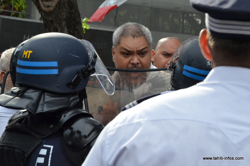 Manifestation musclée devant le Haut-commissariat