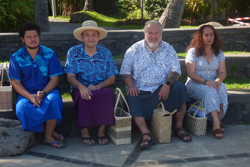 Temata'i Le Gayic, candidat 1ère circonscription; Steve Chailloux, candidat dans la 2e circonscription et Moetai Brotherson, candidat dans la 3e circonscription, accompagnés de Mereana Reid-Arbelot, suppléante de Moetai Brotherson.