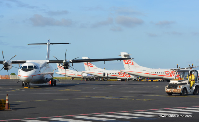 La taxe d’aéroport existe en Polynésie française sur les vols domestiques depuis 2011. Les recettes de cette taxe sur les vols domestiques vers (ou en provenance) des aérodromes gérés par le Pays,  sont reversées au Pays.