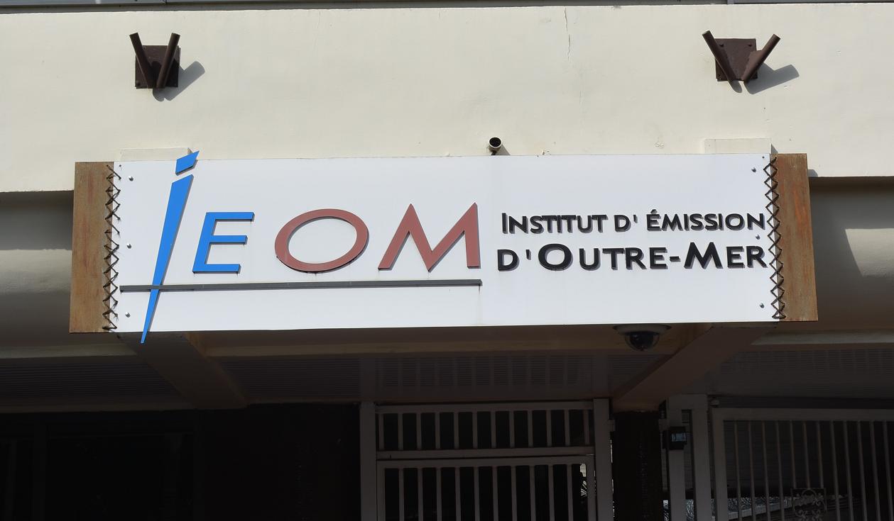 L’Institut d’Emission d’Outre-Mer (IEOM) est notre banque centrale.