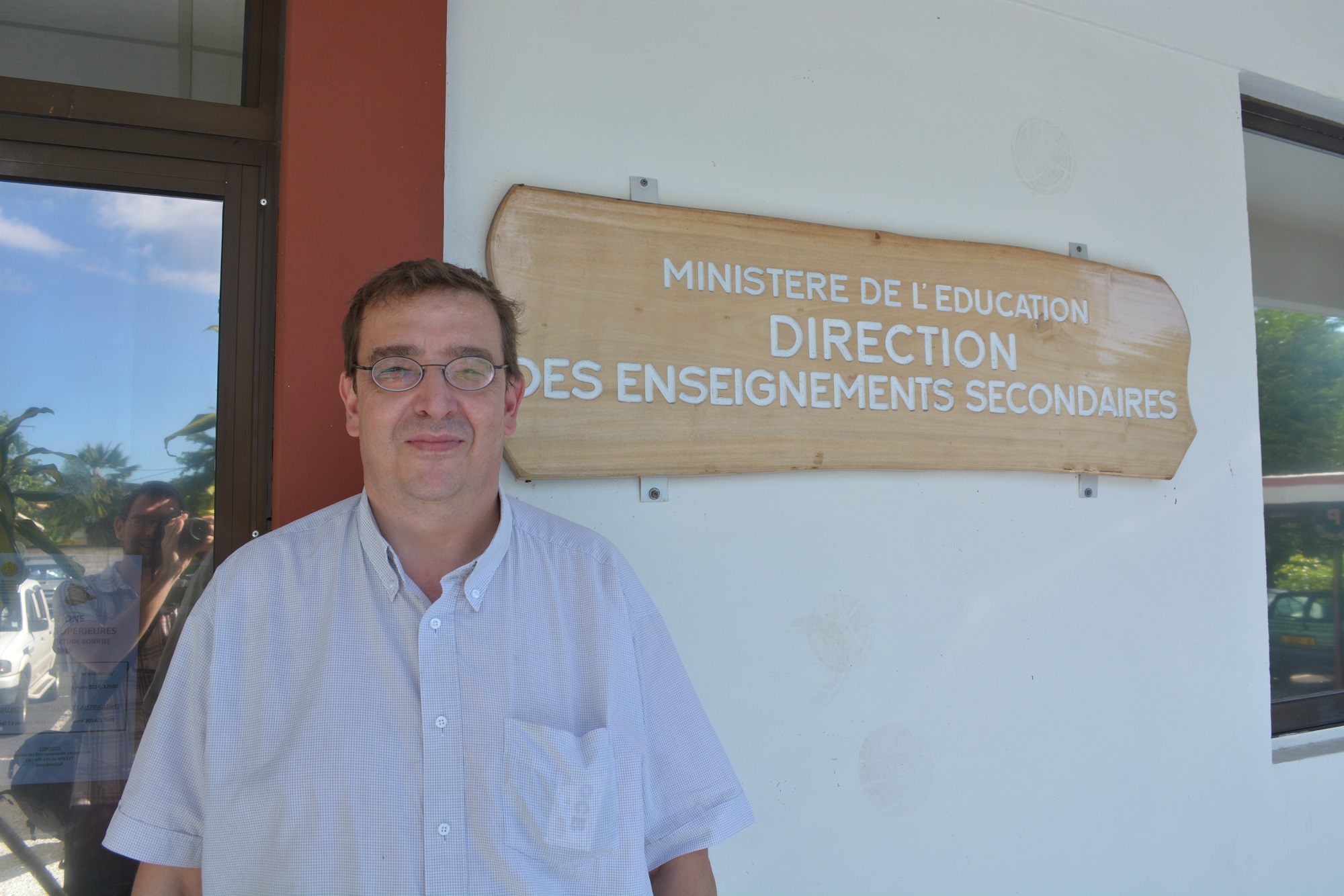 Hervé Bouquet, le secrétaire général de la DES, fait passer les demandes de bourses à l'ère du Net