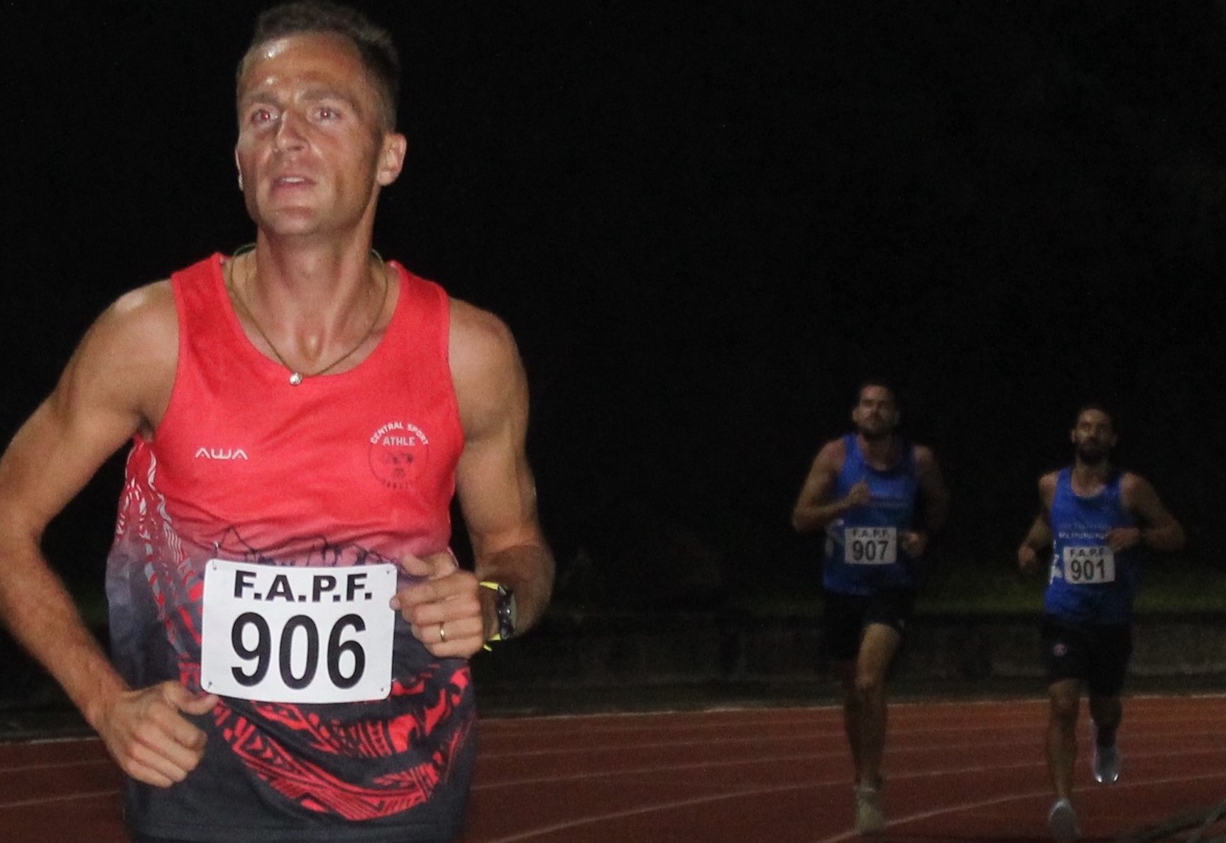 Benoit Valadier s’est porté en tête dès le début de course et a décroché aisément le titre de champion de Polynésie du 10 000 mètres sur piste.