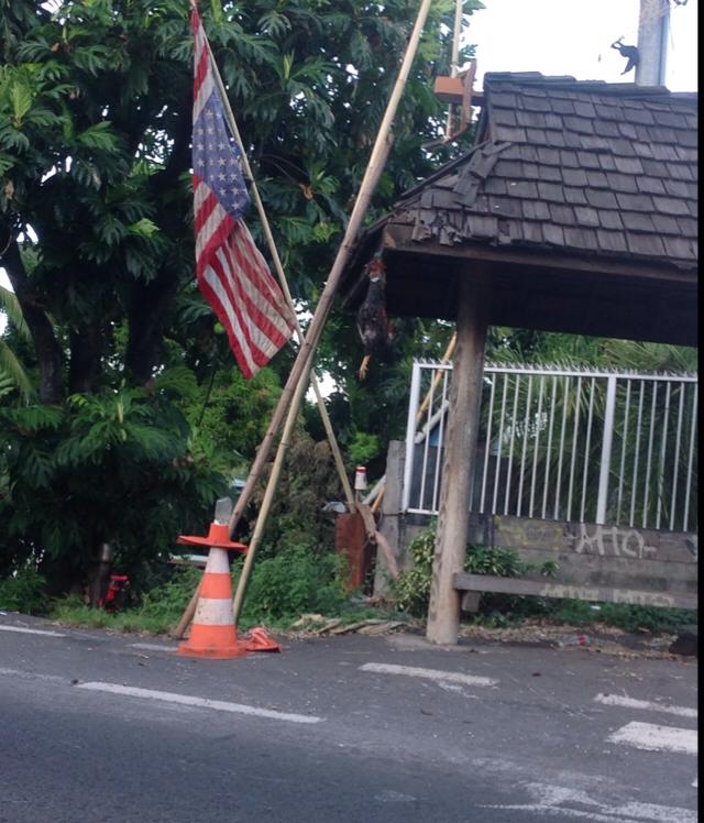 Un autre lecteur a partagé cette photo du coq, pendu la veille de la poupée, sur notre page Facebook. Brrr, ça fait froid dans le dos.
