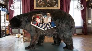 Un artiste va se glisser dans la peau d'un ours pendant treize jours