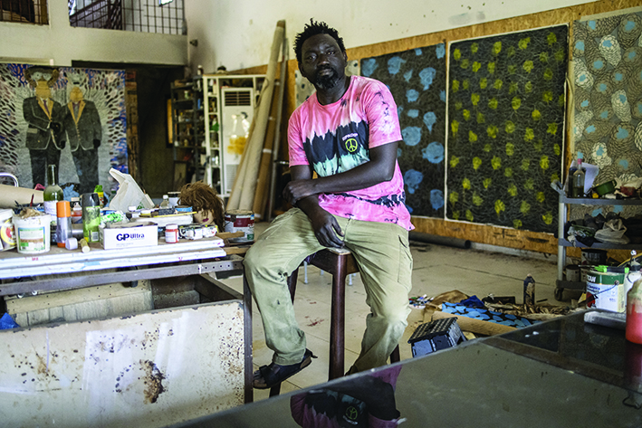 ​Omar Ba et sa "réinvention" hypnotisante de la peinture