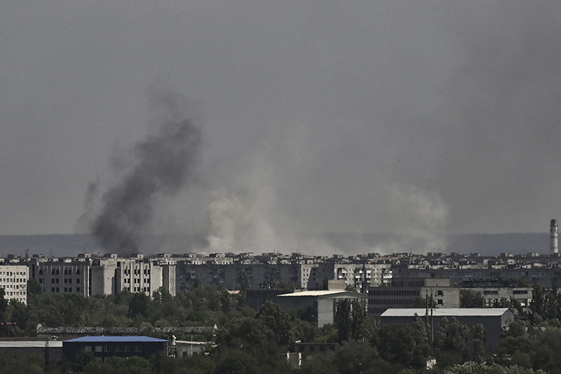 Severodonetsk, une ville de 100.000 habitants avant la guerre, qui pourrait connaître le même sort que Marioupol, la ville portuaire du sud-est en grande partie détruite après des semaines de siège. (PHOTO : ARIS MESSINIS / AFP)