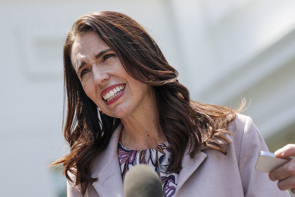 Biden loue les efforts de la Première ministre néo-zélandaise contre la violence et l'extrémisme