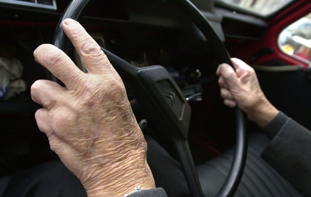 Plus de 70 ans, son assureur refuse de la rembourser