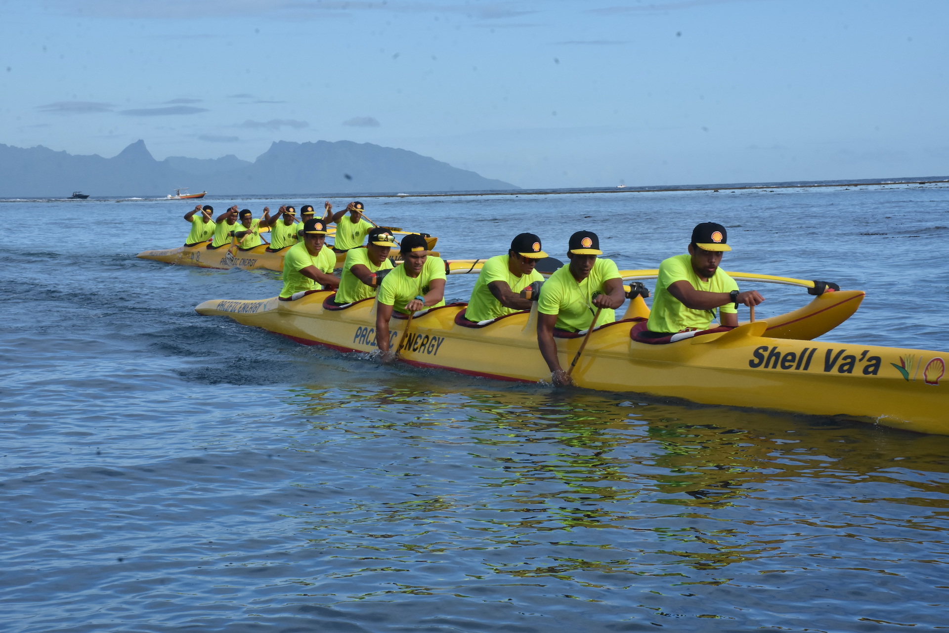 Les deux équipages de Shell Va'a ont fait la course en tête pratiquement de bout en bout.