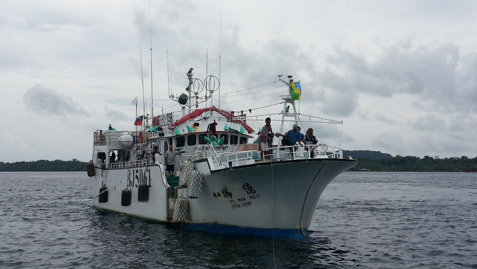 Le suivi électronique des thoniers palangriers, une solution technologique au défi de la pérennité des stocks