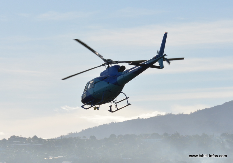 Opération hélicoptère pour changer les poteaux électriques de Vaihiria