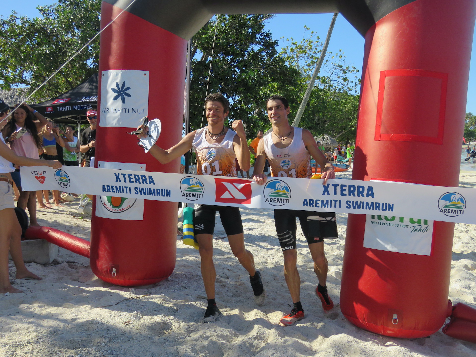 En 2019 déjà le duo David Hauss - Pierrick Page avait franchi en première position la ligne d'arrivée sur la plage de Temae.