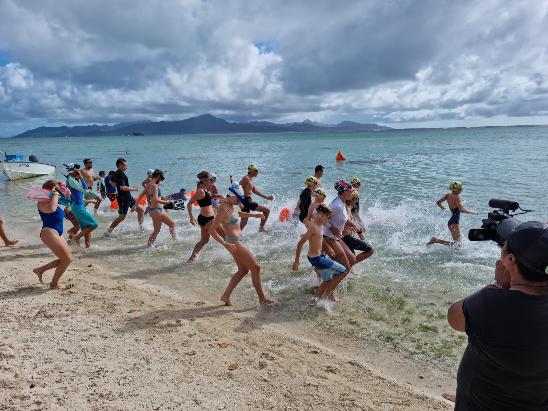 Le départ a été donné sur la plage du motu.