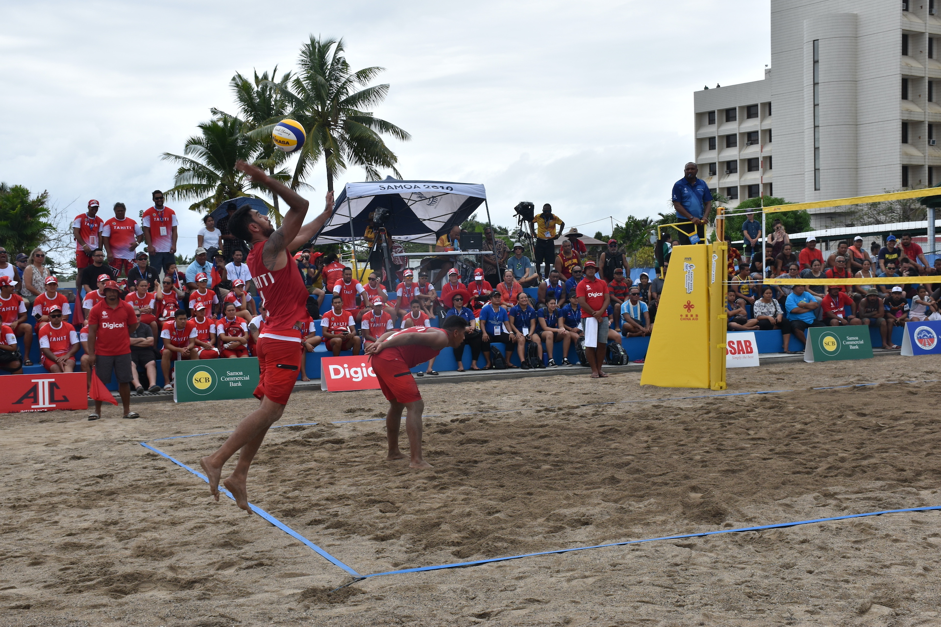 Les beachers tahitiens veulent mieux qu'aux Samoa, soir l'or.