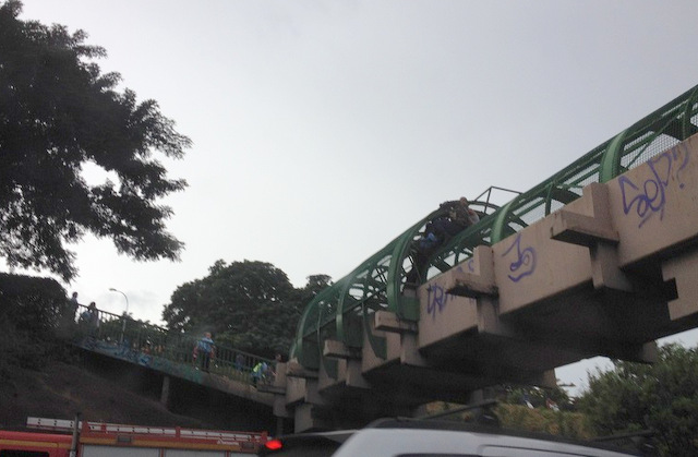 Une jeune femme tente de se suicider : gros embouteillage sur la RDO