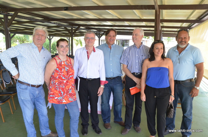 (G. à D) Louis Bresson, Christina  et Dominique Auroy, Christopher Kozely, Pierre Marchesini, Mercedes Chin Foo et Félix Bernardino