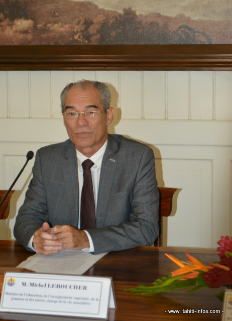 Michel Leboucher, le ministre de l’Education en conférence de presse à l’issue du Conseil des ministres ce mercredi 30 avril.