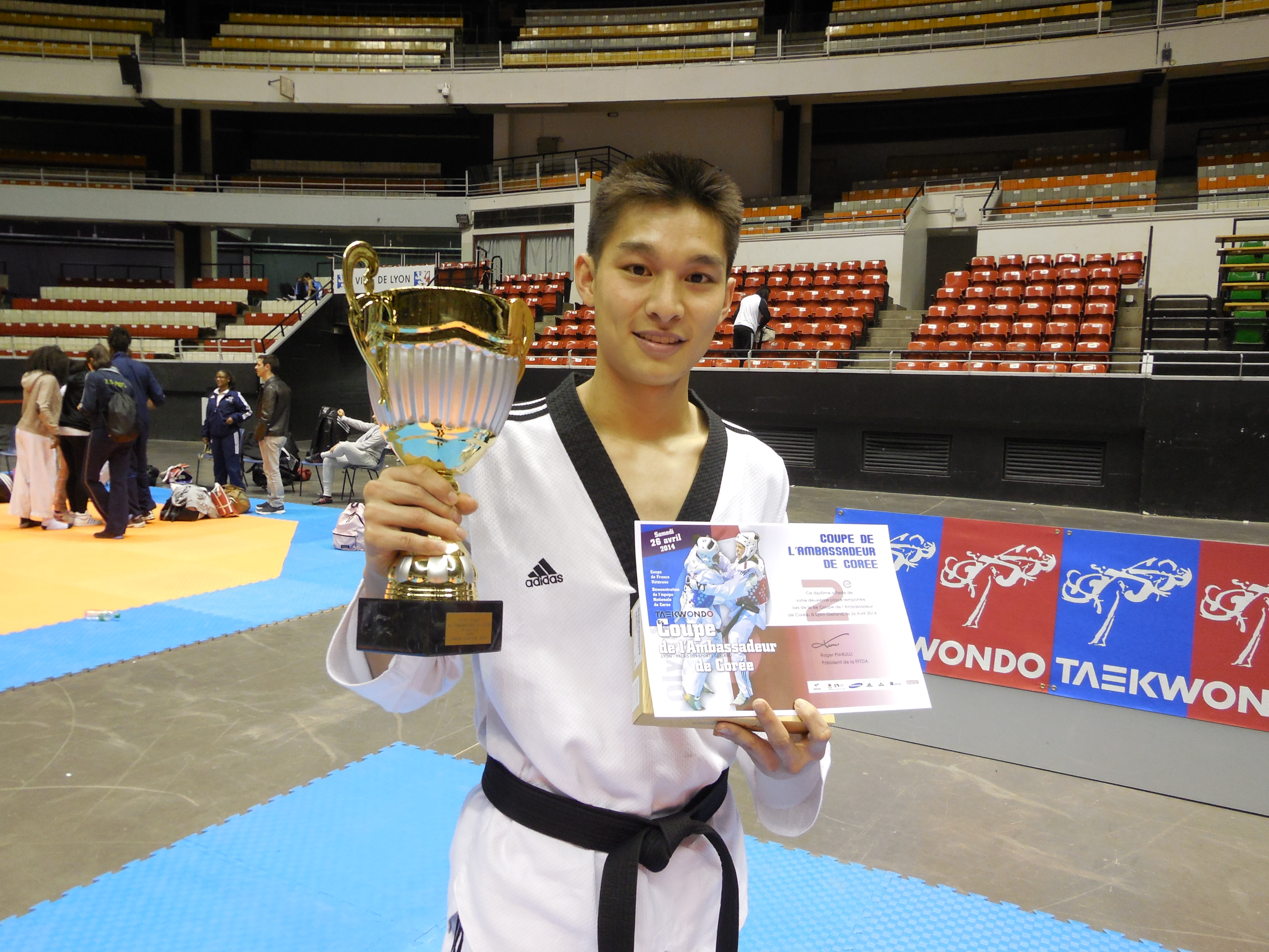 Teddy TENG Médaille d’argent de la Coupe de l’Ambassadeur de Corée 2014