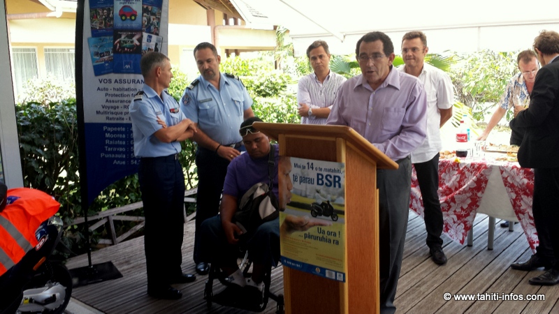 De nombreux intervenants interpellent les adolescents. Ici le docteur Charles Belli, chirurgien traumatologue, et à ses côtés Hakim.