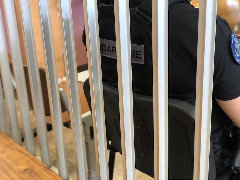 Jugé pour avoir fourni paka et alcool à des ados